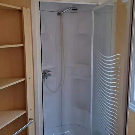 Camping Mobil-home Avec Terrasse - 4 Pers. - Api-1-52-2915 *